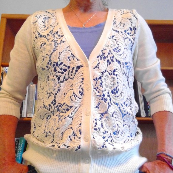 AGB Sweaters - 🎉HP🎉 Off White Filagree 3/4  Sleeve Cotton Cardigan Sweater Large